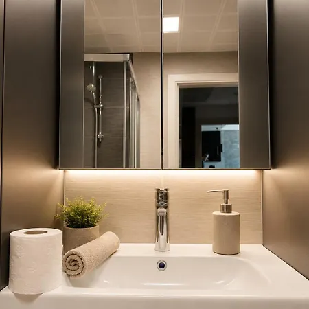 Apartment 32nd Floor Sky View Pool Gym Free Parking *