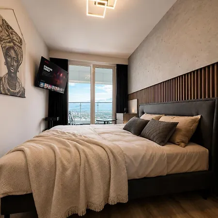 Apartment 32nd Floor Sky View Pool Gym Free Parking