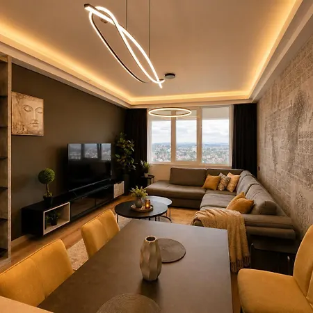 Apartment 32nd Floor Sky View Pool Gym Free Parking *