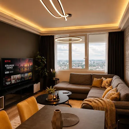 32nd Floor Sky View Pool Gym Free Parking *