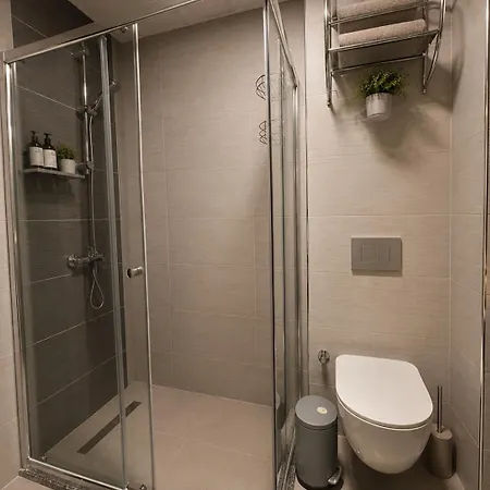 32nd Floor Sky View Pool Gym Free Parking