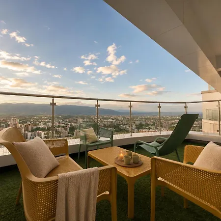 32nd Floor Sky View Pool Gym Free Parking